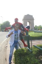 Vivek Oberoi and Spiderman at India Gate Delhi (5)_53520b7fe4930.JPG