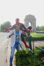 Vivek Oberoi and Spiderman at India Gate Delhi (6)_53520b8bd4a37.JPG