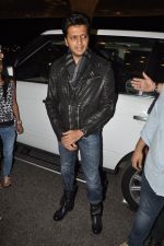 riteish deshmukh at  IIFA Day 2 departures in Mumbai Airport on 22nd April 2014 (73)_5357384e89d4a.JPG