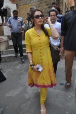 Preity Zinta voting in Khar, Mumbai on 24th April 2014 (156)_535a30b46d2f3.JPG