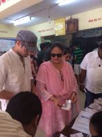 Tanuj Virwani and mother Rati Agnihotri step out to vote on 24th April 2014 (2)_535a399f5a297.jpg