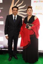 Govinda with wife Sunita at IIFA ROCKS Green Carpet in Tampa Convention Center on 24th April 2014 (2)_535c00cb40f92.jpg