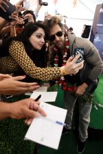 Hrithik Roshan arrives at Tampa International Airpot on 25th April 2014 for IIFA (3)_535c076d37dfe.jpg