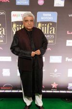 Javed Akhtar at IIFA ROCKS Green Carpet in Tampa Convention Center on 24th April 2014 (1)_535c013bae296.jpg