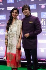 Vivek Oberoi at IIFA ROCKS Green Carpet in Tampa Convention Center on 24th April 2014 (1)_535c01d8def3e.jpg