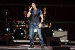 Farhan Akhtar at IIFA Magic of the Movies in Mid Florida Credit Union Amphitheater on 25th April 2014 (25)_535ce98ce9a82.jpg