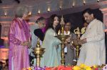 Aishwarya Rai Bachchan, Shivkumar Sharma pays tribute to Sri Sathya Sai Baba in Mumbai on 27th April 2014 (165)_535e0a0398697.JPG