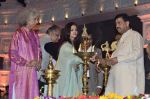 Aishwarya Rai Bachchan, Shivkumar Sharma pays tribute to Sri Sathya Sai Baba in Mumbai on 27th April 2014 (166)_535e0a081516b.JPG