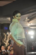 at the launch of Signature Collection of Earth 21 in Kurla Phoenix on 26th April 2014 (39)_535df311bf427.JPG