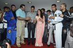 Akshay Kumar, Smita Thackeray launch Tolpar Knife Training & unarmed combat training session in Mumbai on 28th April 2014 (35)_535f7cfbf404f.JPG