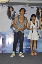 Kriti Sanon and Tiger Shroff celebrate World Dance day during the promotion of upcoming film Heropanti on 28th April 2014 (3)_535f7c4b979df.JPG