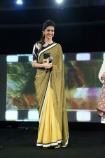 Deepika Padukone during the NDTV Indian of the year awards on 29th April 2014 (7)_5360d20508574.JPG
