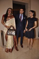 Laxmi Narayan Tripathi, Imran Khan and Celina Jaitley, the goodwill ambassador of the United Nations (UN) Free and Equal Campaign launches her song on LGBT in Mumbai on 30th April 2014(89)_536266a93b0f7.JPG