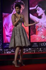 Sonam Kapoor at L_oreal event for Cannes Film Festival in Mumbai on 30th April 2014 (38)_53624ce72644a.JPG
