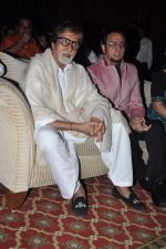 Amitabh Bachchan and Gulshan Grover at the First Look Launch of film Leader in Mumbai on 4th May 2014 (64)_53679c65e892d.JPG