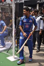 Mumbai indians at kingfisher bowl out event in Phoenix, Mumbai on 8th May 2014 (7)_536c58470e1ea.JPG