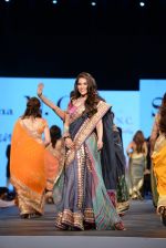 walks for Shaina NC at Pidilite CPAA Show in NSCI, Mumbai on 11th May 2014 (60)_5370b455365d6.JPG