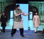 walks for Vikram Phadnis at Pidilite CPAA Show in NSCI, Mumbai on 11th May 2014  (44)_5370b45f6ee54.JPG