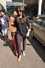 Anushka Sharma returns from Rajasthan Schedule of NH 10 in Domestic Airport, Mumbai on 13th May 2014 (14)_53735fe666fdf.JPG