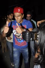 Ranveer Singh at Music Director Mikey Mccleary_s The Bartender_s new album launch in Blue Frof, Mumbai on 14th May 2014 (53)_537448bb61141.JPG