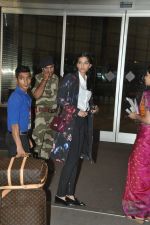 Sonam Kapoor and Rhea Kapoor leave for Cannes in Airport, Mumbai on 16th May 2014 (17)_5376f4a2a1910.JPG