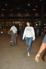 Katrina Kaif return from Abu Dhabi Bang Bang film pack up in Mumbai on 19th May 2014 (10)_537af3dbd948c.JPG