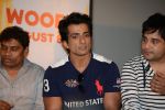 Sonu Sood at Akshay Kumar_s film It_s Entertainment trailor Launch in Mumbai on 19th May 2014 (71)_537af020731c5.jpg