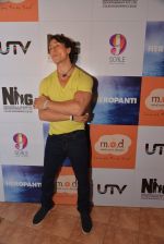 Tiger Shroff promote Heropanti at Mad Over Donuts launches Donutpanti donut in Mumbai on 19th May 2014 (96)_537aeabd49fb3.JPG