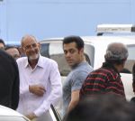Salman Khan snapped at Mehboob studio in Mumbai on 20th May 2014 (8)_537caee8aa929.JPG