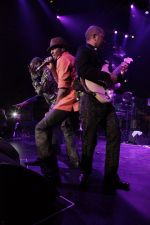 0519_P2_Kool_and_The_Gang_at_Chopard_Backstage_party_02_537f2fb713f86.jpg
