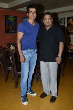 Sonu Sood, Sanjay Gupta at Raid 2 screening in Empire Studio, Mumbai on 22nd May 2014 (22)_537ef4e8c7cf6.JPG