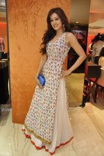 Vidya Malvade at Zoya launches its new store & stunning new collection Fire in Mumbai on 22nd May 2014 (55)_537f27a50d4c2.JPG
