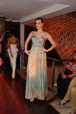 at Zoya launches its new store & stunning new collection Fire in Mumbai on 22nd May 2014 (168)_537f26f480f99.JPG