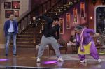 Akshay Kumar on the sets of Comedy Nights with Kapil in Mumbai on 23rd May 2014 (109)_53808552ead85.JPG
