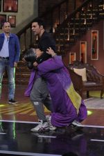 Akshay Kumar on the sets of Comedy Nights with Kapil in Mumbai on 23rd May 2014 (111)_53808553dc806.JPG