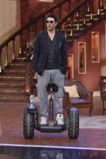 Akshay Kumar on the sets of Comedy Nights with Kapil in Mumbai on 23rd May 2014 (28)_53808530aa726.JPG