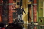 Akshay Kumar on the sets of Comedy Nights with Kapil in Mumbai on 23rd May 2014 (4)_53808524ba982.JPG