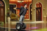 Akshay Kumar on the sets of Comedy Nights with Kapil in Mumbai on 23rd May 2014 (6)_538085264b7a1.JPG