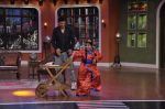 Akshay Kumar on the sets of Comedy Nights with Kapil in Mumbai on 23rd May 2014 (69)_53808542ee6b3.JPG