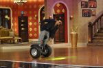 Akshay Kumar on the sets of Comedy Nights with Kapil in Mumbai on 23rd May 2014 (7)_53808526cc68c.JPG