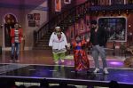 Akshay Kumar on the sets of Comedy Nights with Kapil in Mumbai on 23rd May 2014 (78)_538085475bc82.JPG