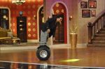 Akshay Kumar on the sets of Comedy Nights with Kapil in Mumbai on 23rd May 2014 (8)_538085275a5d0.JPG