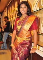 Eesha Telugu Actress wedding Saree photos (8)_53858812062e4.jpg