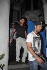 Yuvraj Singh snapped outside Olive on 30th May 2014 (102)_538945918ca2f.JPG