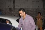 Zaheer Khan snapped outside Olive on 30th May 2014 (10)_538945a82a69d.JPG