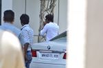 Shahrukh Khan snapped at airport as he leave for ipl finals in Mumbai on 1st June 2014 (2)_538bef22ec0d7.JPG