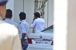 Shahrukh Khan snapped at airport as he leave for ipl finals in Mumbai on 1st June 2014 (3)_538bef2413f96.JPG