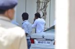 Shahrukh Khan snapped at airport as he leave for ipl finals in Mumbai on 1st June 2014 (4)_538bef2539ed7.JPG