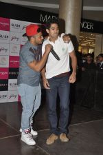 Vijender Singh with Fugly team visits Viviana Mall in Thane on 1st June 2014 (266)_538bf0e4c1c67.JPG