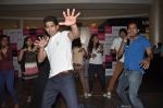Vijender Singh with Fugly team visits Viviana Mall in Thane on 1st June 2014 (267)_538bf0e558a7b.JPG